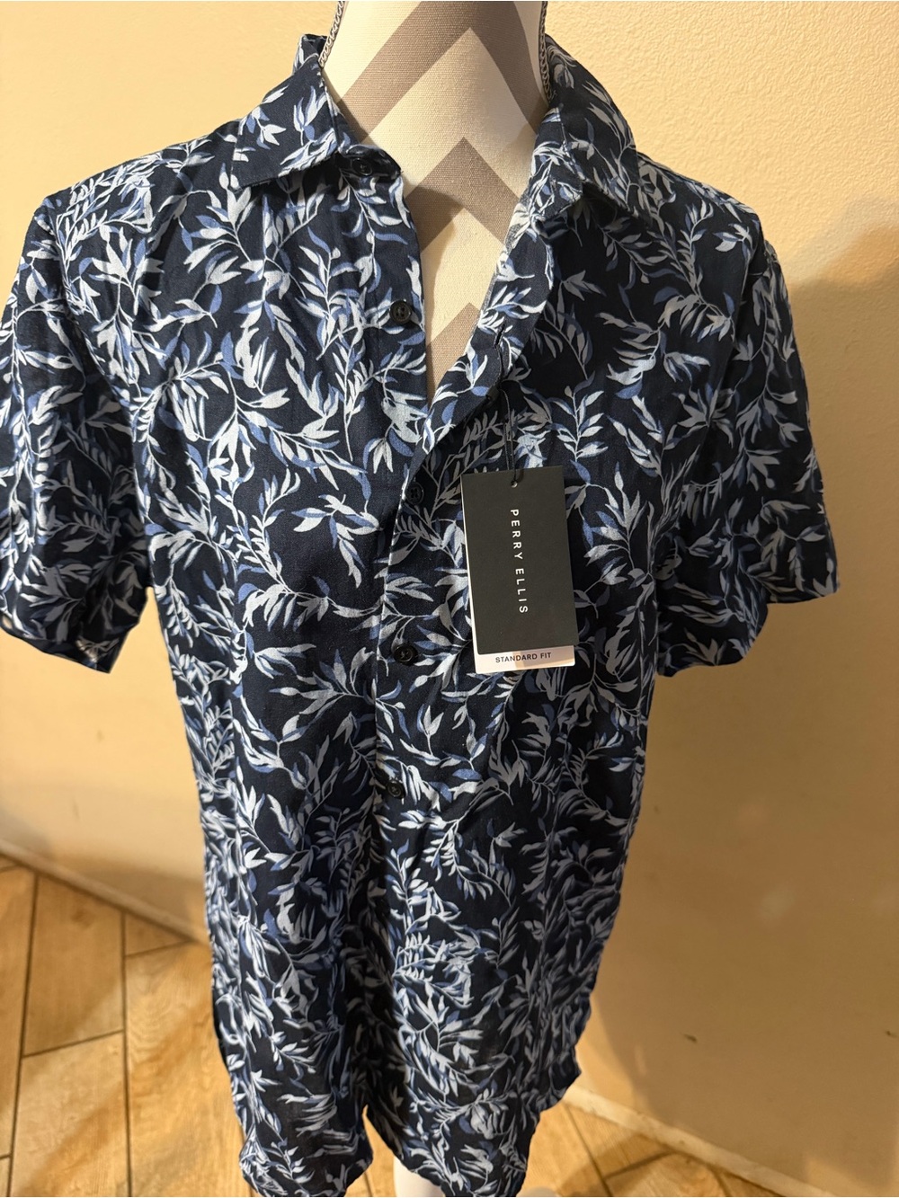 Perry Ellis Navy Blue and Light Blue Leaf-Print Short Sleeve Button-Down Medium
